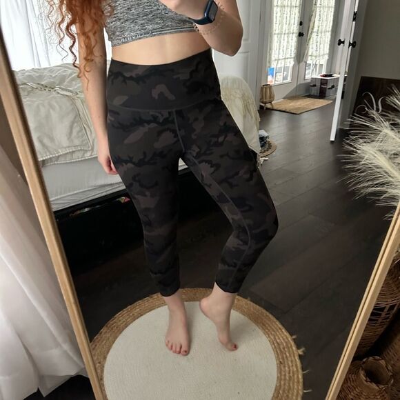 Zyia Active Women’s 6-8 Black Camo Cropped Leggings - Picture 7 of 8